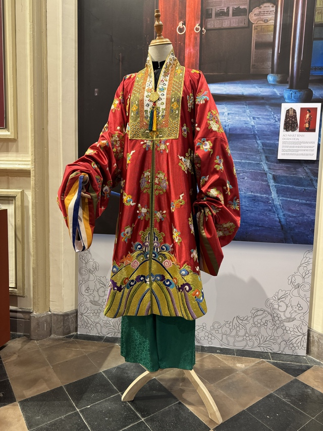 'Nam diện - y phục người Việt qua ba thế kỷ' có gì lạ?- Ảnh 1. 'Nam diện - y phục người Việt qua ba thế kỷ' có gì lạ?- Ảnh 1.