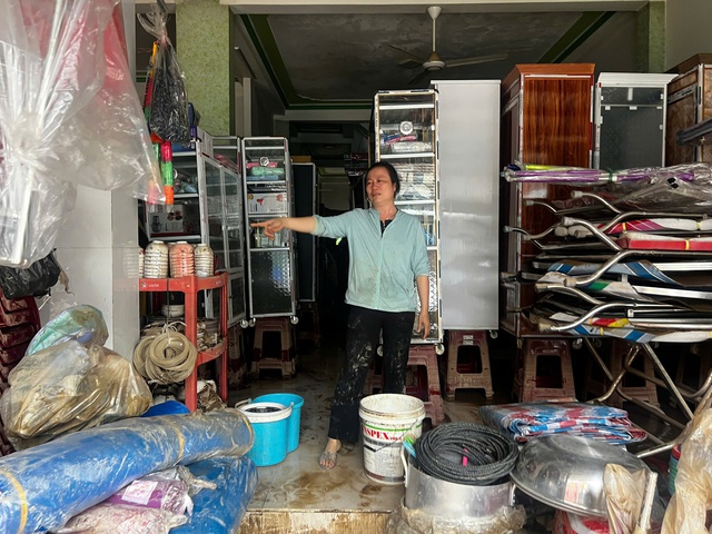 Người dân Tây Hòa (Phú Yên cũ) khóc nghẹn sau lũ dữ: 'Chúng tôi mất hết rồi'- Ảnh 2.