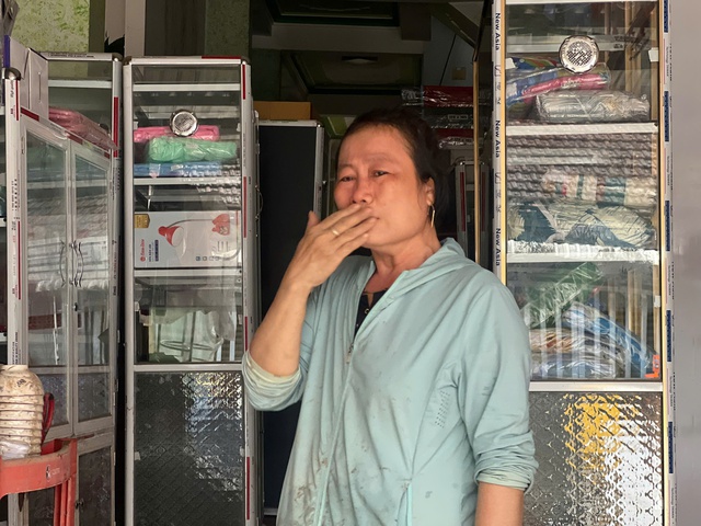 Người dân Tây Hòa (Phú Yên cũ) khóc nghẹn sau lũ dữ: 'Chúng tôi mất hết rồi'- Ảnh 4.