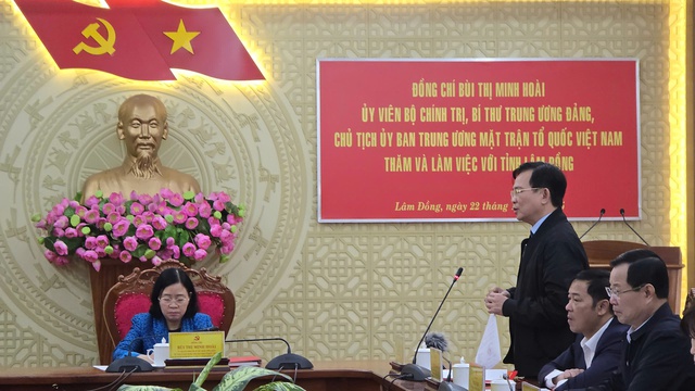 Chủ tịch Ủy ban T.Ư MTTQ Việt Nam Bùi Thị Minh Hoài thăm đồng bào vùng lũ Lâm Đồng- Ảnh 6. Chủ tịch Ủy ban T.Ư MTTQ Việt Nam Bùi Thị Minh Hoài thăm đồng bào vùng lũ Lâm Đồng- Ảnh 6.