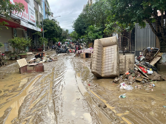 Người d&acirc;n phố biển Nha Trang cần g&igrave; sau ngập lụt lịch sử?- Ảnh 9.