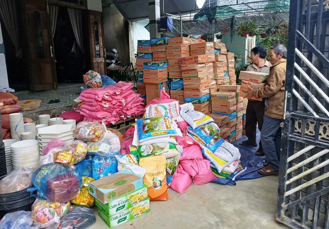 Người Đà Nẵng hướng về vùng lũ: Từ nơi nhận quà cứu trợ thành nơi sẻ chia - Ảnh 1.