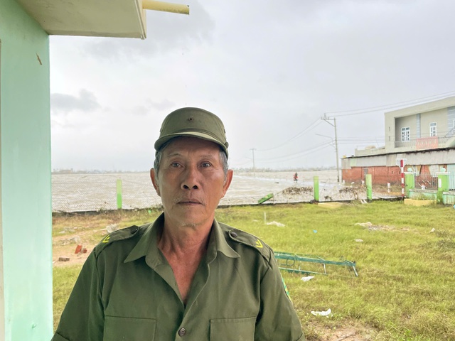 Ông lão ở Gia Lai cứu thanh niên chìm trong nước lũ: 'Không kịp nghĩ gì khác'- Ảnh 1. Ông lão ở Gia Lai cứu thanh niên chìm trong nước lũ: 'Không kịp nghĩ gì khác'- Ảnh 1.