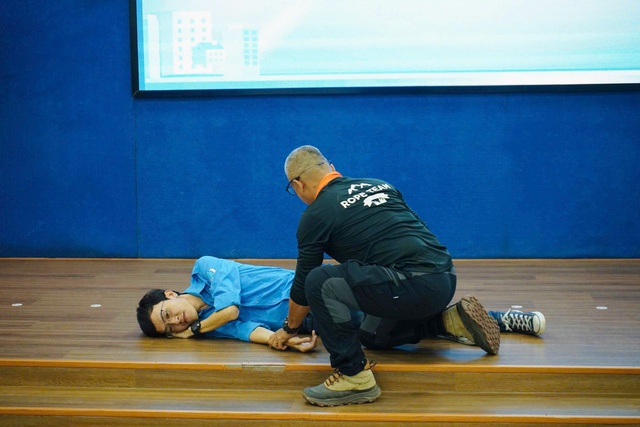 150 thanh niên tình nguyện TP.HCM lên đường ra vùng lũ hỗ trợ người dân- Ảnh 5.