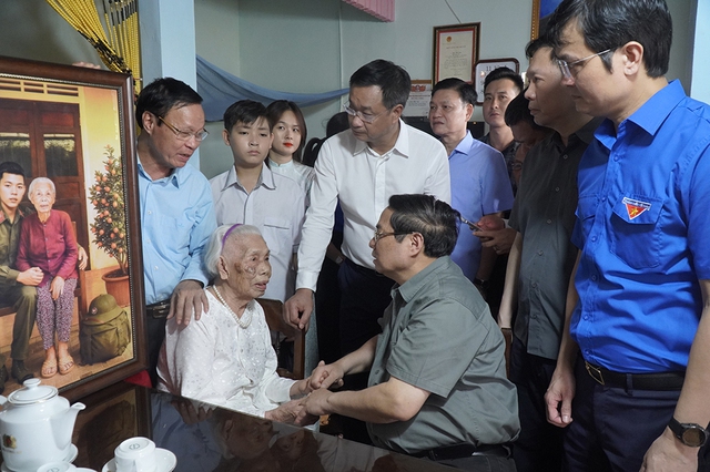 Mẹ VN anh hùng 102 tuổi và niềm tin gửi tương lai - Ảnh 2.