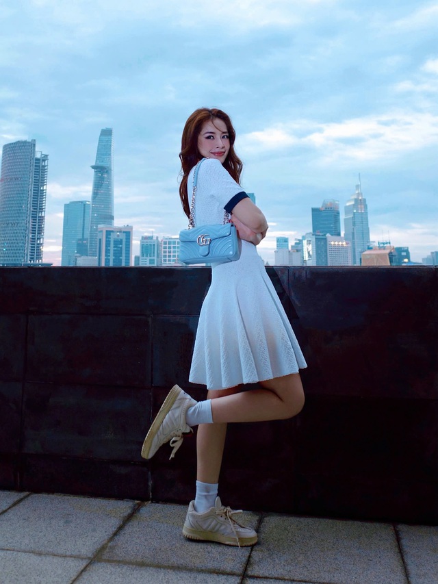 Bản phối với tất trắng 'nâng cấp' phong cách hằng ngày- Ảnh 4.