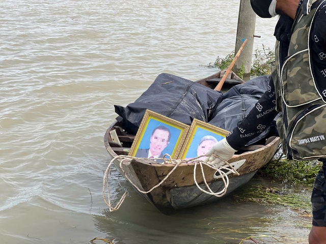 Thắt lòng chứng kiến thi thể ông bà cụ ở Hòa Xuân trong trận lũ lịch sử- Ảnh 7. Thắt lòng chứng kiến thi thể ông bà cụ ở Hòa Xuân trong trận lũ lịch sử- Ảnh 7.