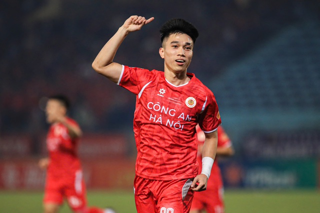 CLB CAHN thua cực đau Thể Công Viettel, thành cựu vương Cúp quốc gia: VAR, thẻ đỏ, điên rồ!- Ảnh 2.