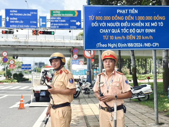 Danh s&aacute;ch đường cấm xe ở TP.HCM phục vụ bắn ph&aacute;o hoa đ&ecirc;m giao thừa - Ảnh 2.