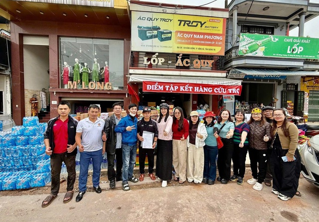 Nghĩa tình Quảng Trị vào rốn lũ Phú Yên, 'người gửi vài trăm nghìn'- Ảnh 4. Nghĩa tình Quảng Trị vào rốn lũ Phú Yên, 'người gửi vài trăm nghìn'- Ảnh 4.