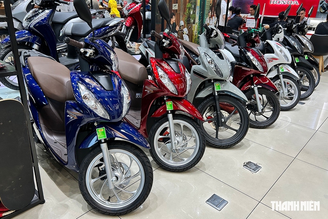 Honda Vision đã không còn tình trạng đội giá cao như trước, nhưng một số phiên bản vẫn có giá thực tế cao hơn so với niêm yết. Ảnh: Nguyễn Duy