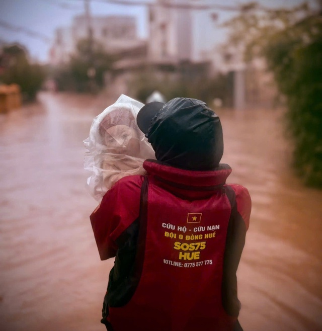 SOS 75 Huế: Những thanh niên nghĩa tình, dũng cảm của đất cố đô- Ảnh 4. SOS 75 Huế: Những thanh niên nghĩa tình, dũng cảm của đất cố đô- Ảnh 4.