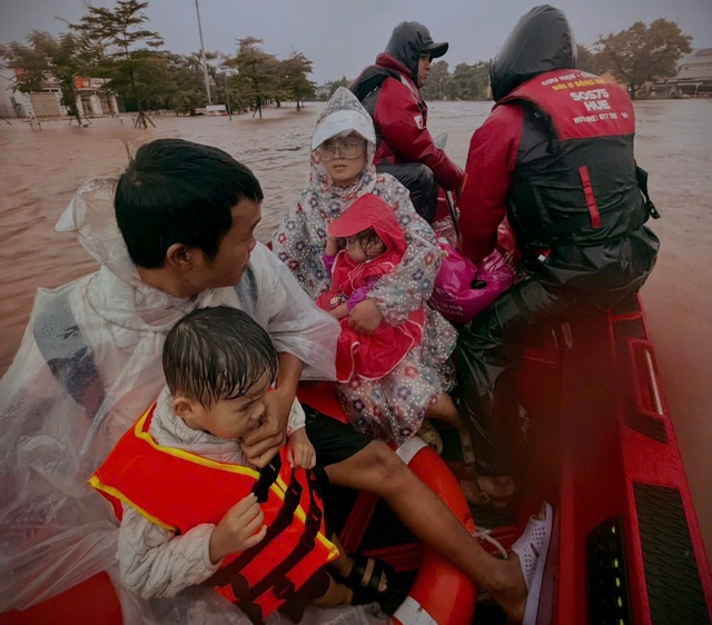 SOS 75 Huế: Những thanh niên nghĩa tình, dũng cảm của đất cố đô- Ảnh 3. SOS 75 Huế: Những thanh niên nghĩa tình, dũng cảm của đất cố đô- Ảnh 3.