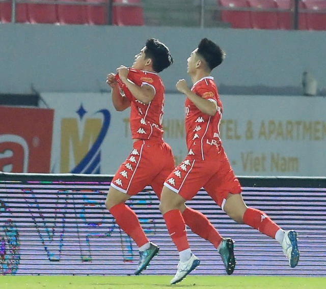 CLB Hải Ph&ograve;ng chơi qu&aacute; hay, nhưng Ho&agrave;ng Đức gi&uacute;p Ninh B&igrave;nh thắng ngược nghẹt thở- Ảnh 2.