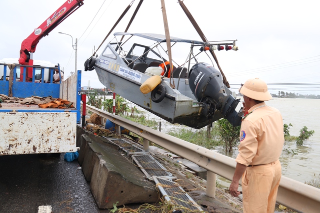 Lũ dữ t&agrave;n ph&aacute; H&ograve;a Xu&acirc;n ở Đắk Lắk, cả nước hướng về cứu gi&uacute;p d&acirc;n- Ảnh 5.