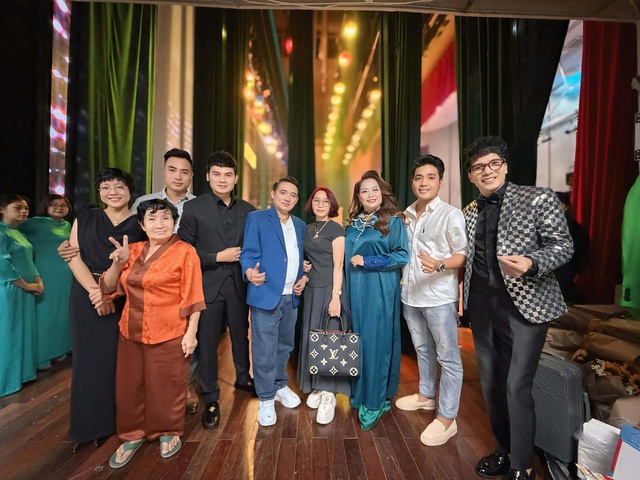 NSƯT Kim Tiểu Long kể chuyện ngồi ghế n&oacute;ng 'H&agrave;i h&aacute;t t&igrave;nh ca'- Ảnh 1.