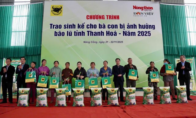 Bình Điền trao sinh kế cho người dân vùng lũ
- Ảnh 1. Bình Điền trao sinh kế cho người dân vùng lũ
- Ảnh 1.