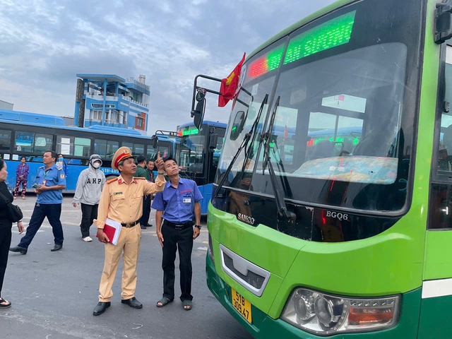 Tai nạn giao thông: Sai một giây, mất một đời - Ảnh 2.