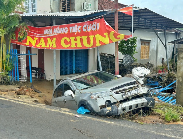 មជ្ឈមណ្ឌលទឹកជំនន់ចាស់ Phu Yen ងើបពីបាក់បែកក្រោយទឹកជំនន់ជាប្រវត្តិសាស្ត្រ - រូបថត ១.