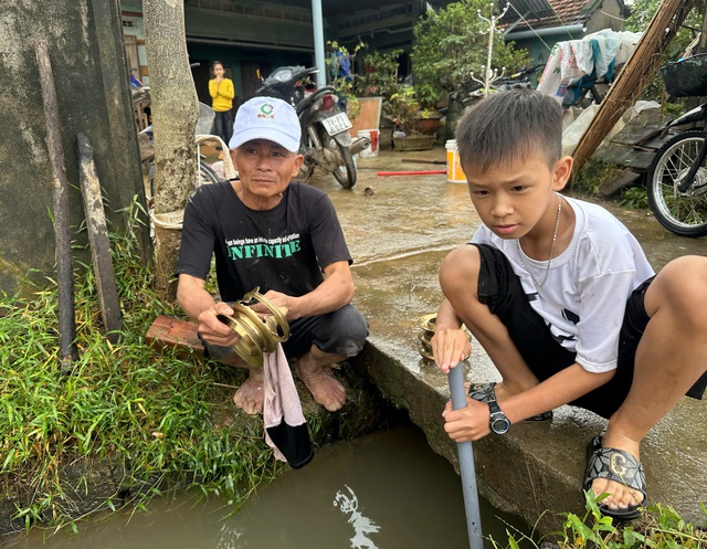 មជ្ឈមណ្ឌលទឹកជំនន់ចាស់ Phu Yen ងើបពីបាក់បែកក្រោយទឹកជំនន់ជាប្រវត្តិសាស្ត្រ - រូបថត ៥.