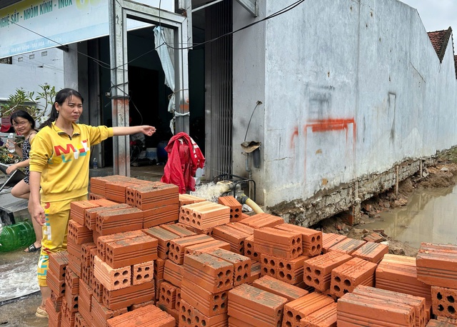 មជ្ឈមណ្ឌលទឹកជំនន់ចាស់ Phu Yen ងើបពីបាក់បែកក្រោយទឹកជំនន់ជាប្រវត្តិសាស្ត្រ - រូបថត ៨.