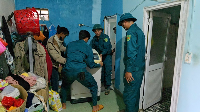 Di dời khẩn cấp cả khu dân cư do vết nứt dài trên đồi Ba Lá Xanh- Ảnh 3.