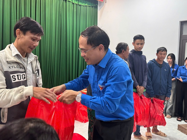 Tuổi trẻ Gia Lai hướng về vùng lũ: Lan tỏa nghĩa tình giữa gian khó - Ảnh 4.