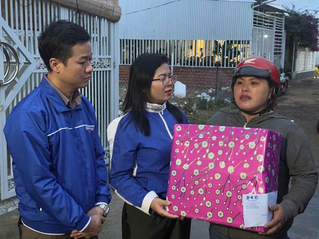 Hơn 1.500 đoàn viên, thanh niên tình Lâm Đồng hỗ trợ người dân sau lũ lịch sử - Ảnh 4.