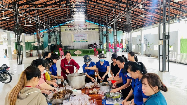 Hơn 1.500 đoàn viên, thanh niên tình Lâm Đồng hỗ trợ người dân sau lũ lịch sử - Ảnh 6.