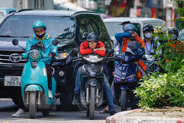 Hà Nội đề xuất hỗ trợ 5 triệu/người khi đổi xe máy xăng sang xe điện - Ảnh 2.