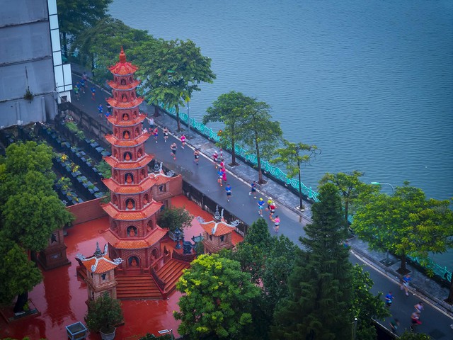 Standard Chartered Marathon Di sản H&agrave; Nội 2025: Mỗi bước chạy l&agrave; một h&agrave;nh động sẻ chia- Ảnh 3.