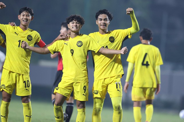 U.17 Malaysia thắng kịch t&iacute;nh Hồng K&ocirc;ng, vẫn xếp tr&ecirc;n Việt Nam ở v&ograve;ng loại ch&acirc;u &Aacute;- Ảnh 1.
