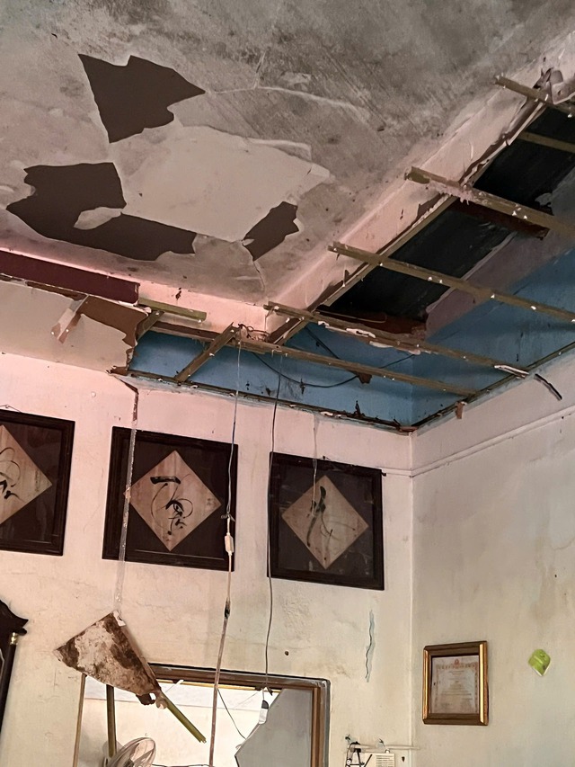 Cứu trợ miền Trung: Thùng nước của thầy giáo và tấm lòng người Phú Yên- Ảnh 5. Cứu trợ miền Trung: Thùng nước của thầy giáo và tấm lòng người Phú Yên- Ảnh 5.