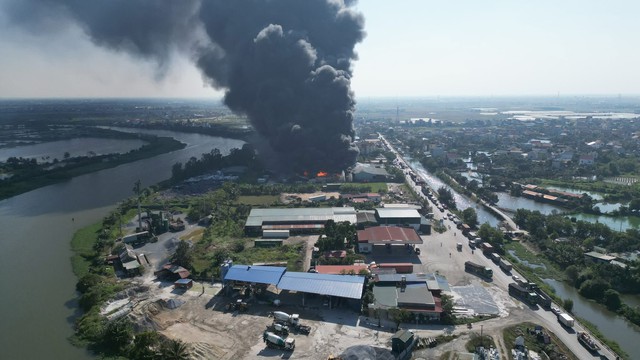 Cháy lớn tại xưởng sản xuất dép nhựa ở Hải Phòng- Ảnh 3.