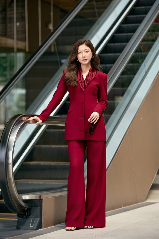 Tái định nghĩa sự thanh lịch với những bộ suit cách điệu - Ảnh 1.