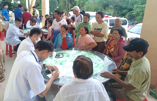 TP.HCM điều động h&agrave;ng trăm y b&aacute;c sĩ chi viện cho Kh&aacute;nh H&ograve;a, Ph&uacute; Y&ecirc;n - Ảnh 1.