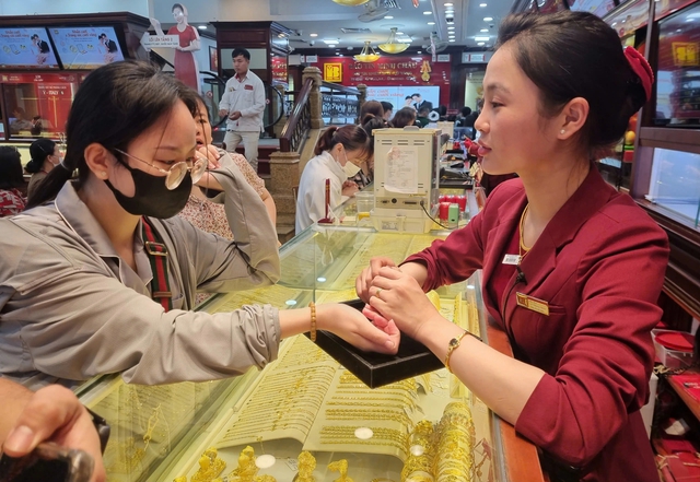 &lsquo;Nhập khẩu v&agrave;ng theo quota chỉ n&ecirc;n duy tr&igrave; 1 năm'- Ảnh 2.