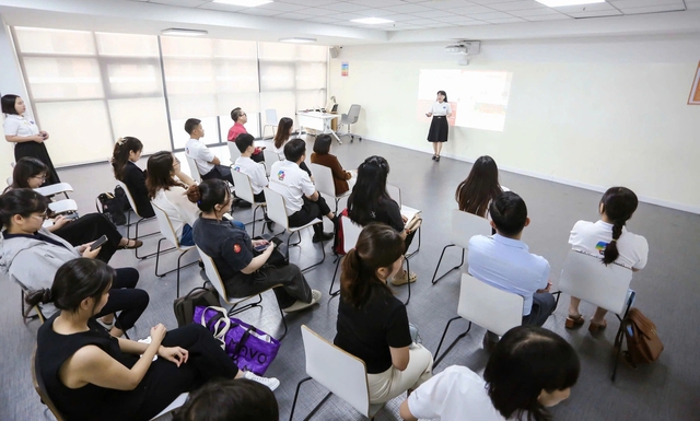 Bình đẳng trường ĐH công - tư: Cùng thực hiện một chuẩn giảng viên? - Ảnh 1.