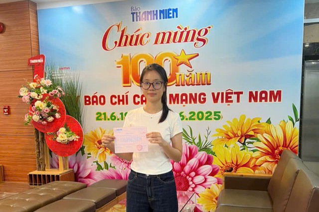 Vừa nhận học bổng chính phủ, nữ sinh TP.HCM san sẻ ngay cho đồng bào vùng lũ - Ảnh 3.