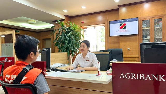Agribank giảm l&atilde;i suất vay 2% cho kh&aacute;ch h&agrave;ng bị ảnh hưởng b&atilde;o lũ - Ảnh 1.