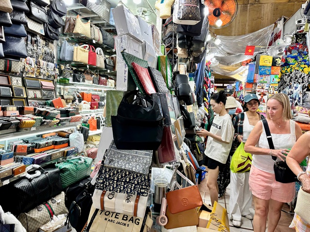 Hộ kinh doanh n&agrave;o bắt buộc c&oacute; t&agrave;i khoản ng&acirc;n h&agrave;ng ri&ecirc;ng từ 2026?- Ảnh 1.