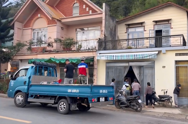 Chuy&ecirc;n gia H&agrave; Nội khảo s&aacute;t vết nứt d&agrave;i tr&ecirc;n đồi Ba L&aacute; Xanh- Ảnh 5.