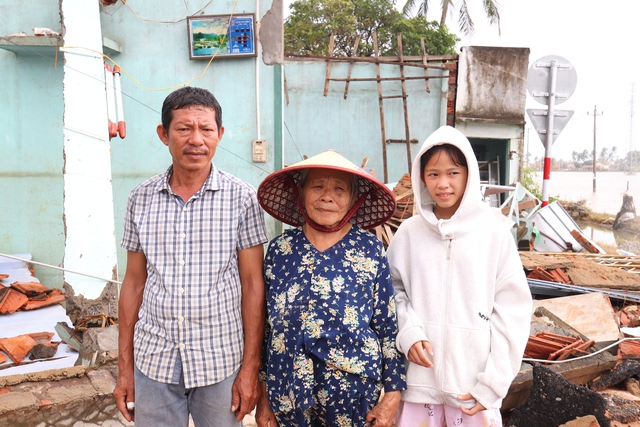 Người rốn lũ H&ograve;a Xu&acirc;n thở d&agrave;i: 'Một đ&ecirc;m m&agrave; trắng tay hết'- Ảnh 4.