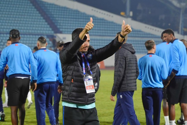 Xuân Son lần đầu đá trọn 90 phút sau 11 tháng, tân HLV Nam Định nói điều cực bất ngờ- Ảnh 1. Xuân Son lần đầu đá trọn 90 phút sau 11 tháng, tân HLV Nam Định nói điều cực bất ngờ- Ảnh 1.