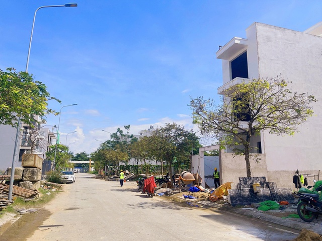 H&agrave;ng trăm dự &aacute;n vẫn 'tắc' định gi&aacute; đất- Ảnh 1.