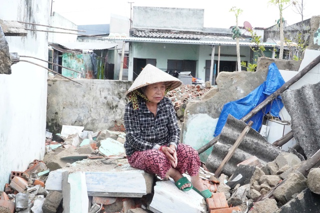 Anh Nguyễn Minh Triết thăm hỏi và hỗ trợ người dân vùng lũ Gia Lai - Ảnh 2. Anh Nguyễn Minh Triết thăm hỏi và hỗ trợ người dân vùng lũ Gia Lai - Ảnh 2.