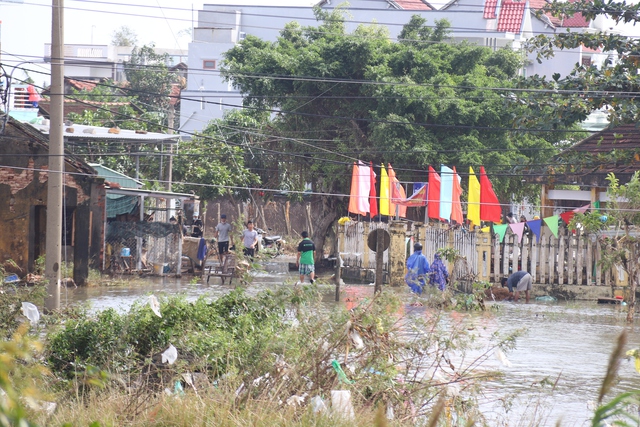 Người rốn lũ H&ograve;a Xu&acirc;n thở d&agrave;i: 'Một đ&ecirc;m m&agrave; trắng tay hết'- Ảnh 8.