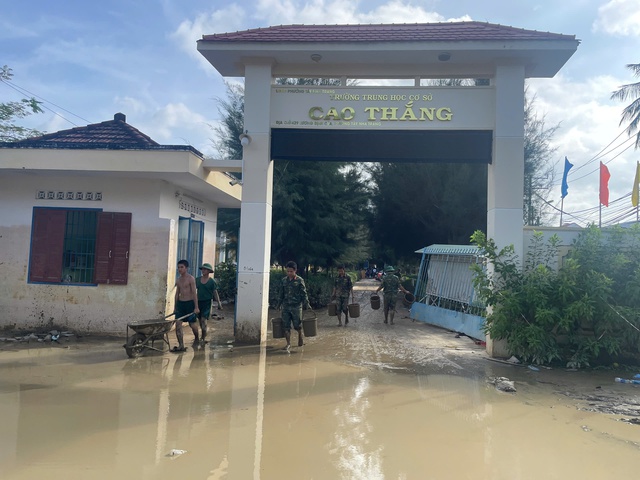 Kh&aacute;nh H&ograve;a vẫn c&ograve;n 70 trường học chưa thể đ&oacute;n học sinh đến lớp ng&agrave;y đầu tuần- Ảnh 1.