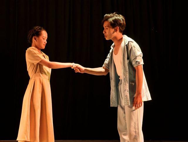 &lsquo;Cuộc chia tay th&aacute;ng 6&rsquo;: Những ch&ocirc;ng ch&ecirc;nh tuổi trẻ b&ecirc;n ngưỡng cửa v&agrave;o đời- Ảnh 1.