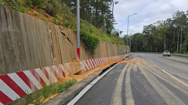 Đèo Prenn Đà Lạt sau hơn 1 năm nâng cấp bị sụt lún nghiêm trọng- Ảnh 1. Đèo Prenn Đà Lạt sau hơn 1 năm nâng cấp bị sụt lún nghiêm trọng- Ảnh 1.